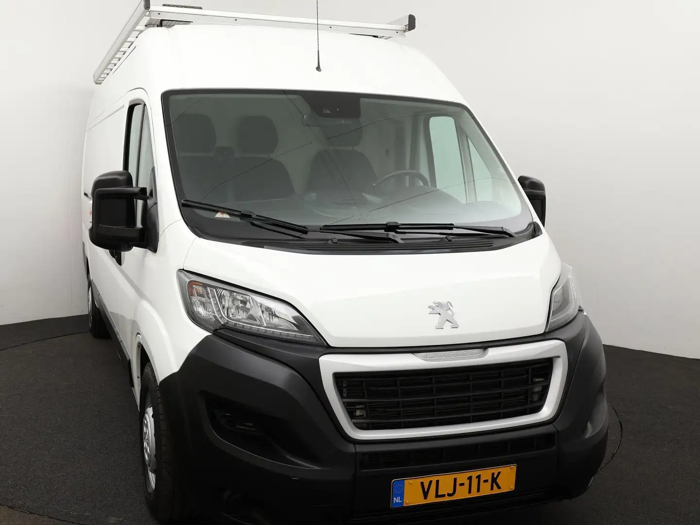 Peugeot Boxer e-Boxer 435 L3H2 Premium 70 kWh | Parkeersensoren Wit - 2