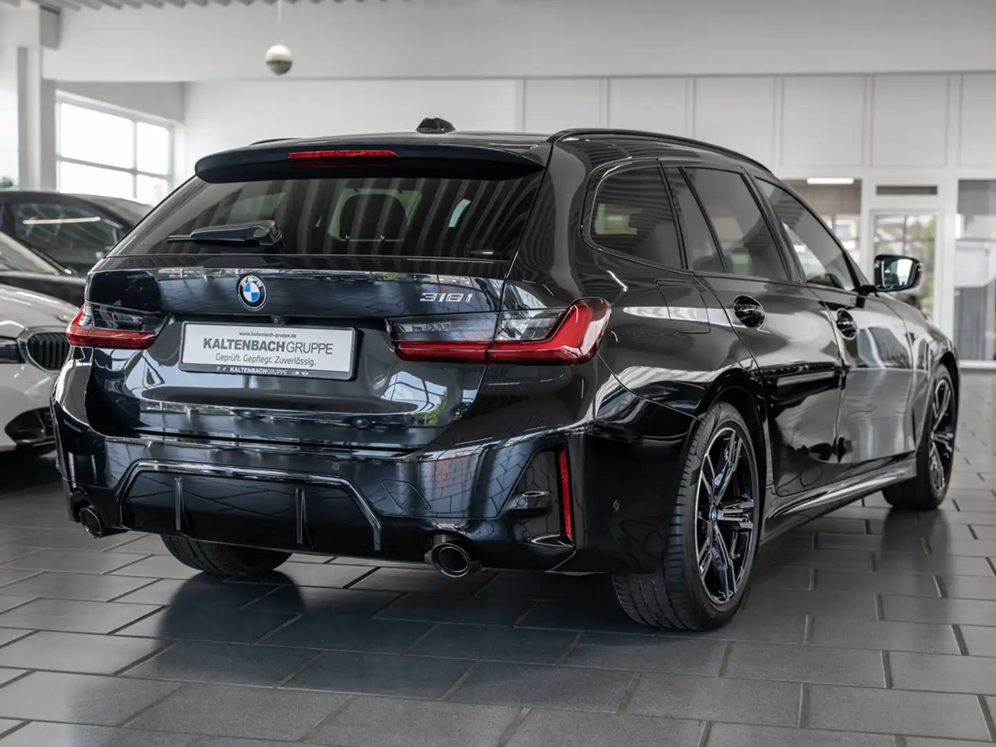 BMW 318 i Touring M-Sport FACEL. PANO HUD 360° LED Schwarz - 2
