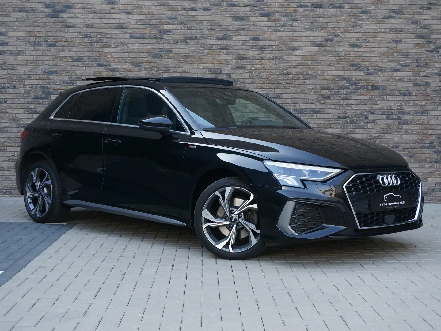 Audi A3 40 TFSI-e 3x S-Line | Pano RS leder B&O Camera ACC Zwart - 1