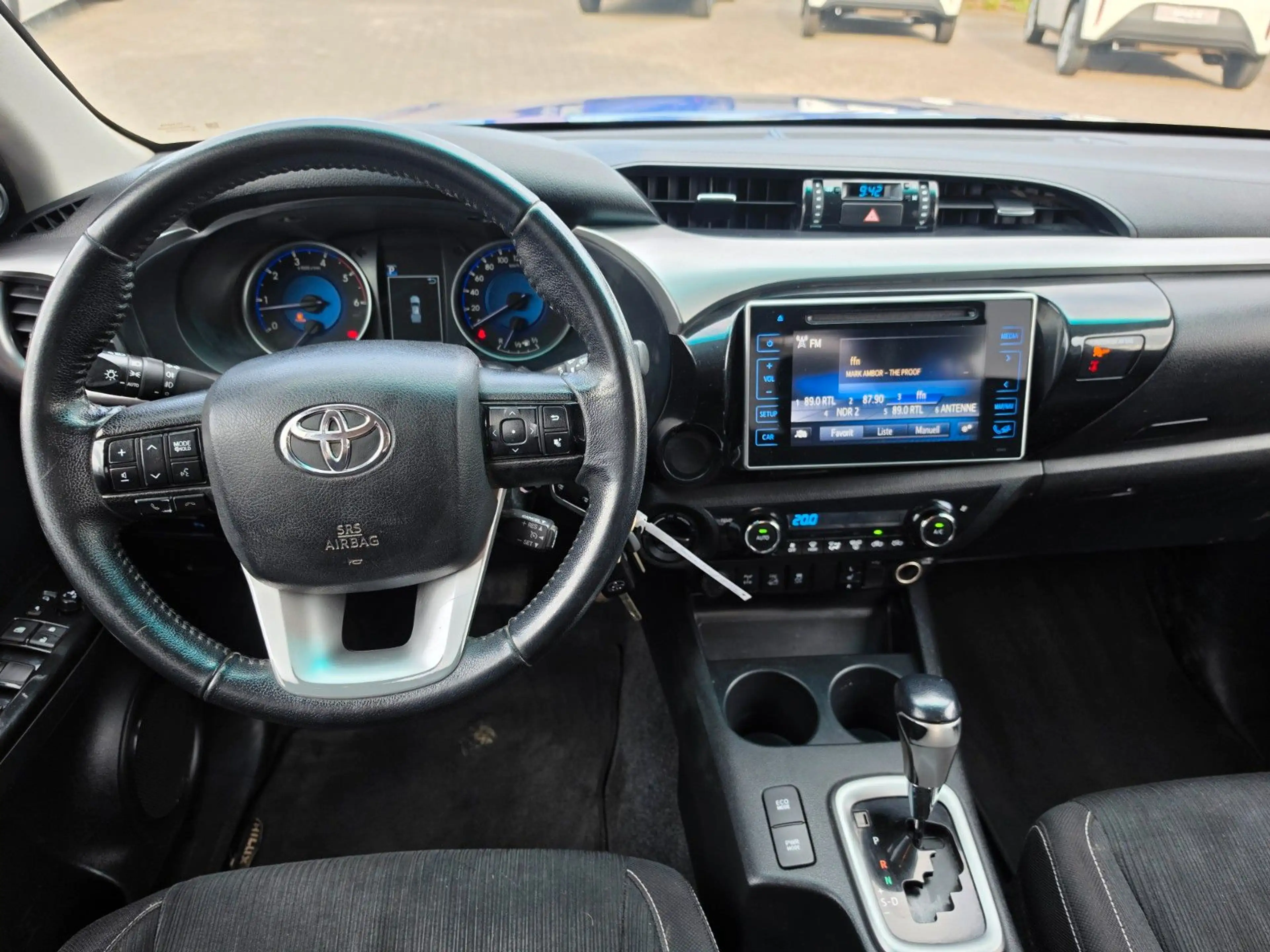 Toyota Hilux Double Cab Comfort 4x4 — photo 4
