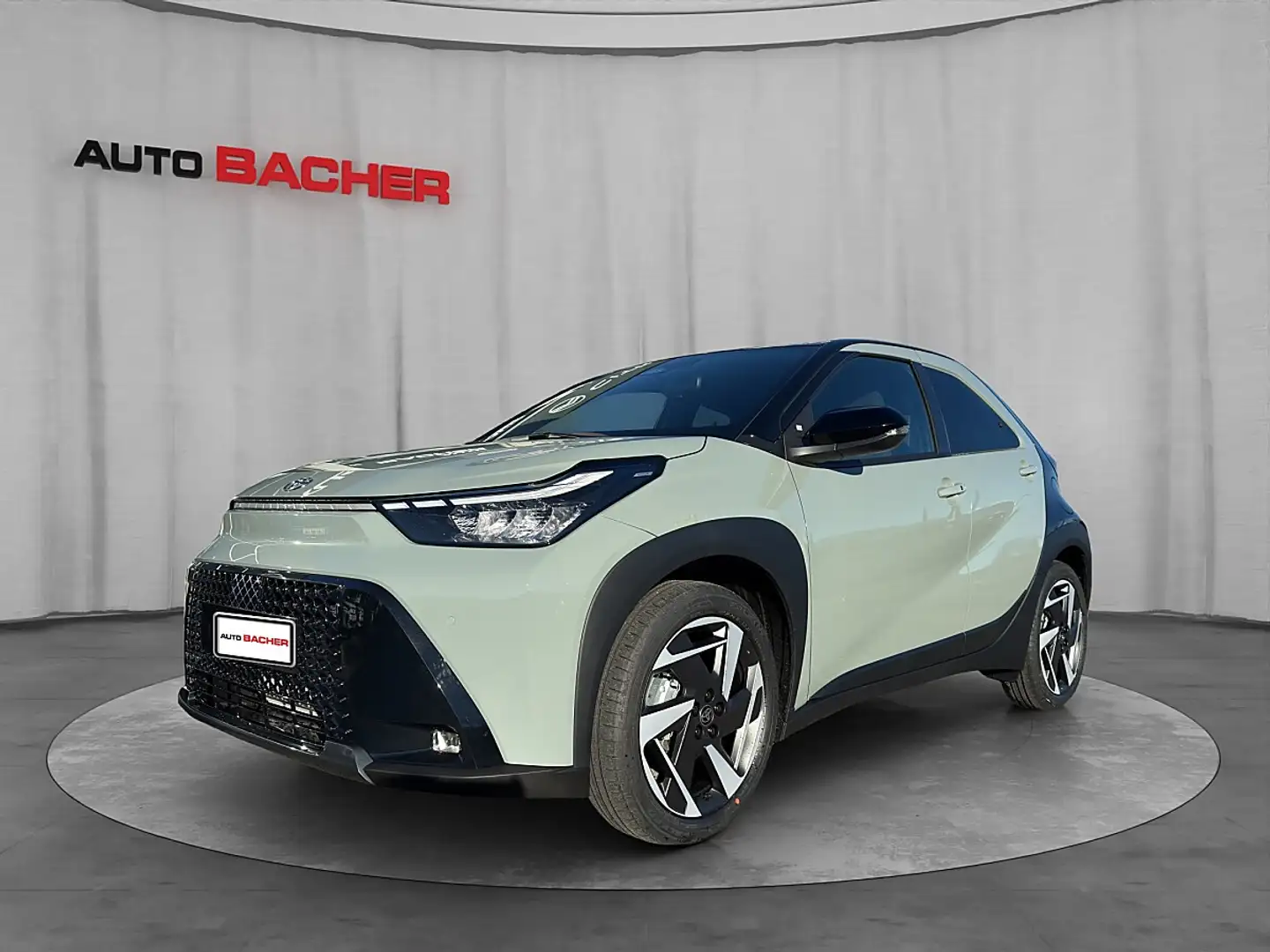 Toyota Aygo X 1,5 Hybrid Grün - 1