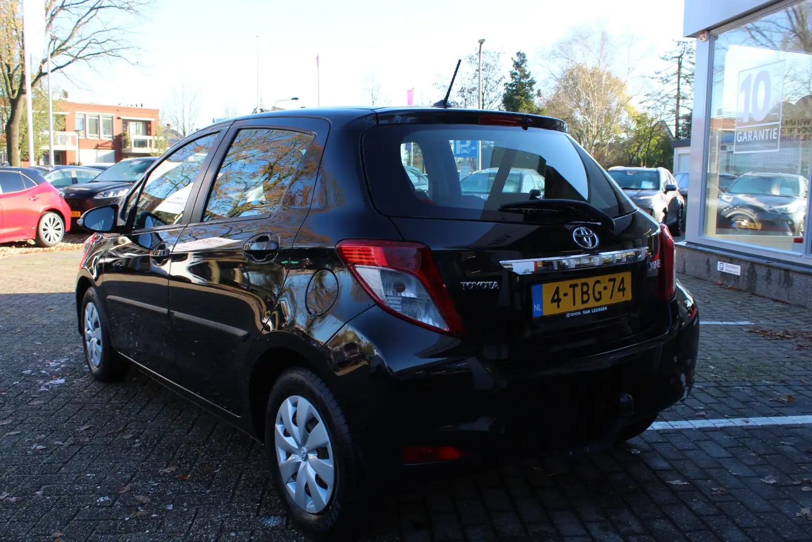 Toyota Yaris 1.0 VVT-i ASPIRATION TREKHAAK CAMERA CLIMA EL.RAME Schwarz - 2