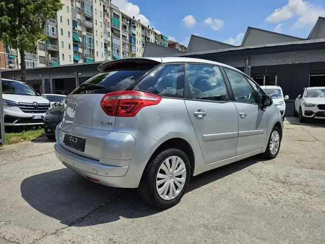 Citroen C4 Picasso view 3