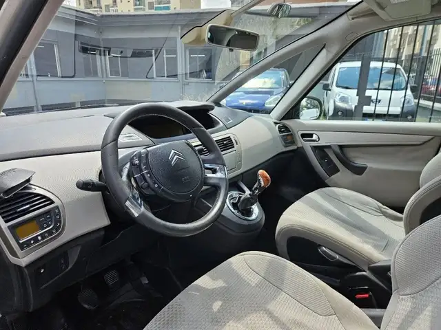 Citroen C4 Picasso view 6