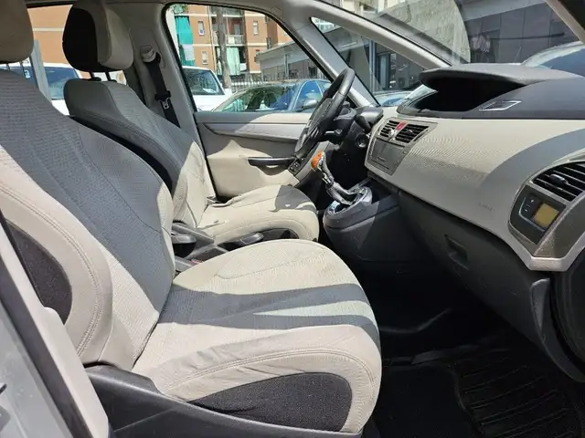 Citroen C4 Picasso view 11