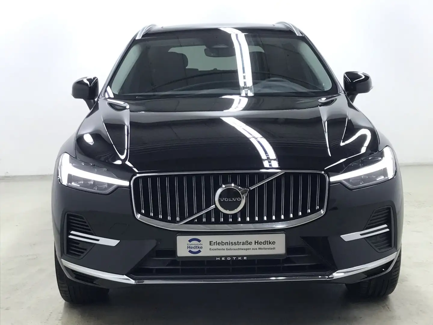 Volvo XC60 T6 Recharge AWD Inscription Expr. 18"+AHK Černá - 2