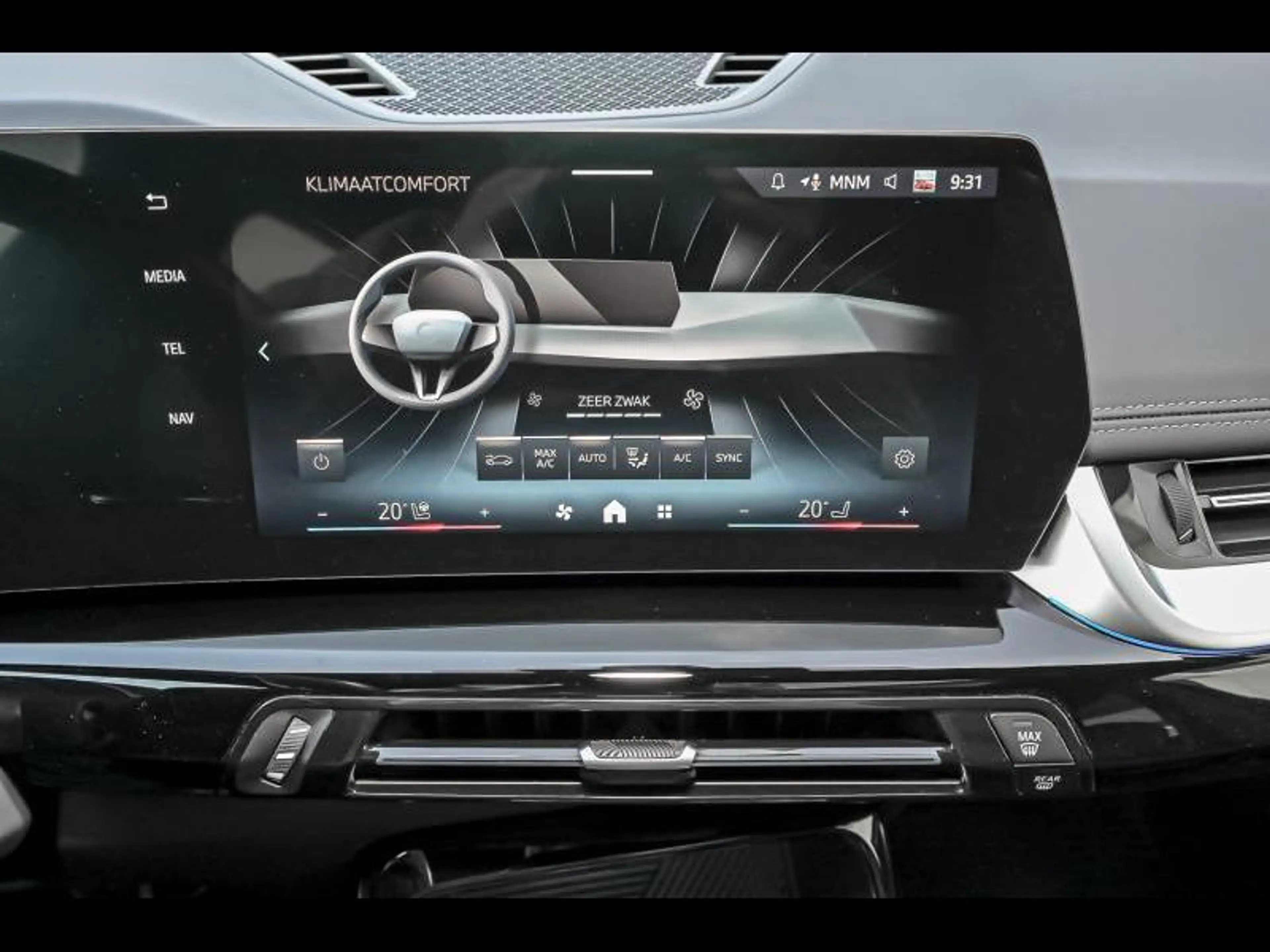 BMW X1 sDrive18i — photo 12
