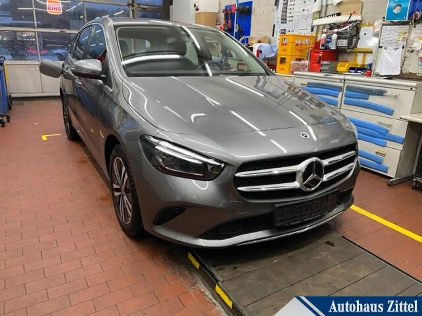 Mercedes-Benz B 250 B 250 e Progressive/Navi/Autom./Klima/LED Sitzhzg. Gris - 2