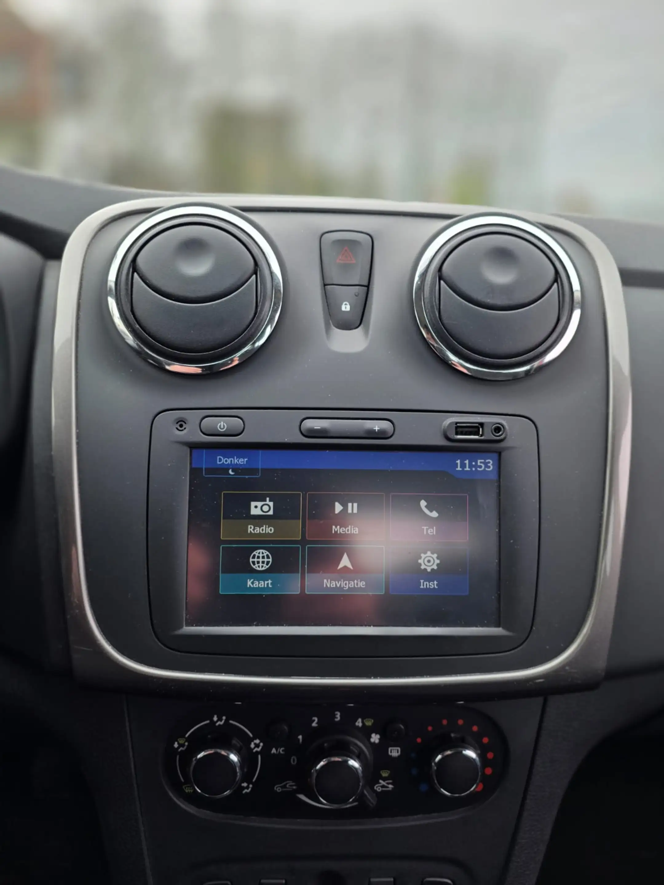Dacia Logan Logan 1.2i Anniversary 2 — photo 13