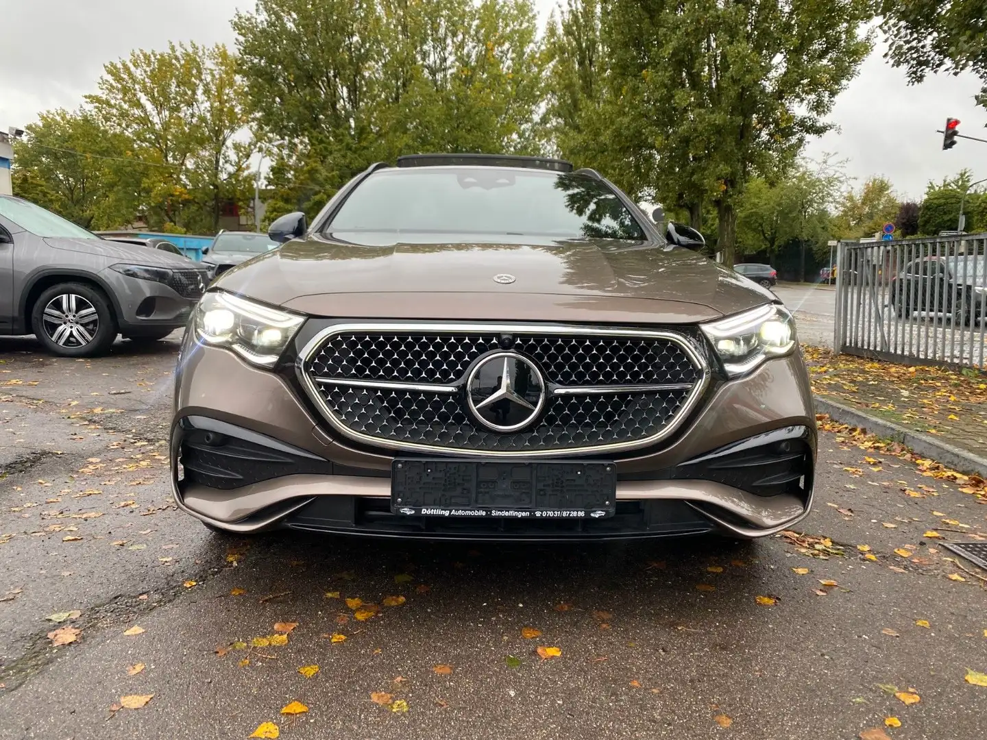 Mercedes-Benz E 300 T de 4M AMG Prem+/Pano/AHK/Airm/HuD/Night* Brun - 2