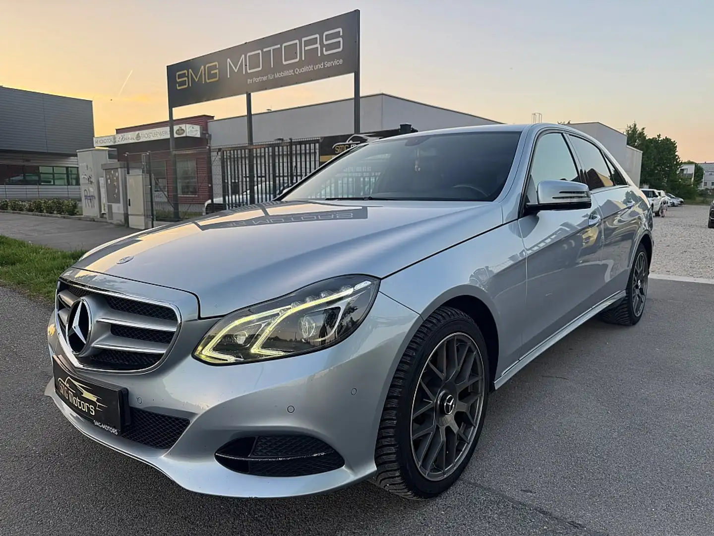 Mercedes-Benz E 220 CDI Avantgarde Aut. Gris - 1