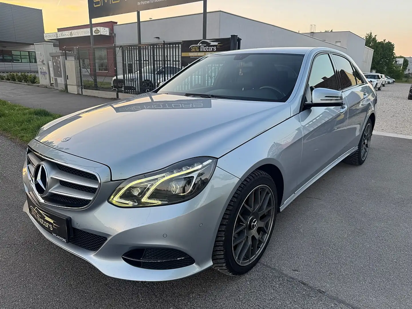 Mercedes-Benz E 220 CDI Avantgarde Aut. Grijs - 2
