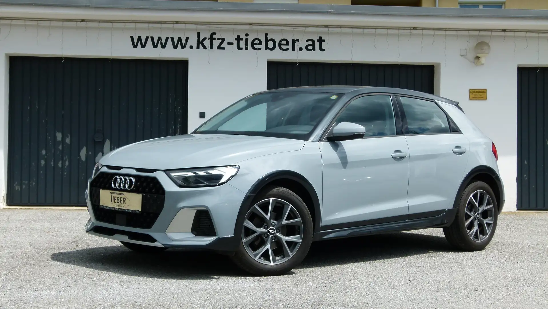 Audi A1 SB 25 TFSI Intense Citycarver Grau - 1