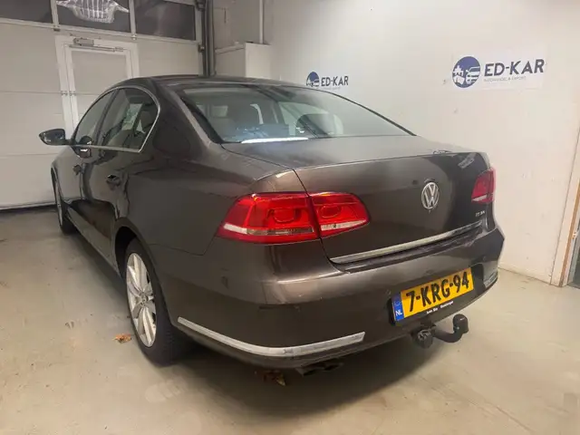 Volkswagen Passat view 9