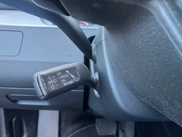 Volkswagen Passat view 19