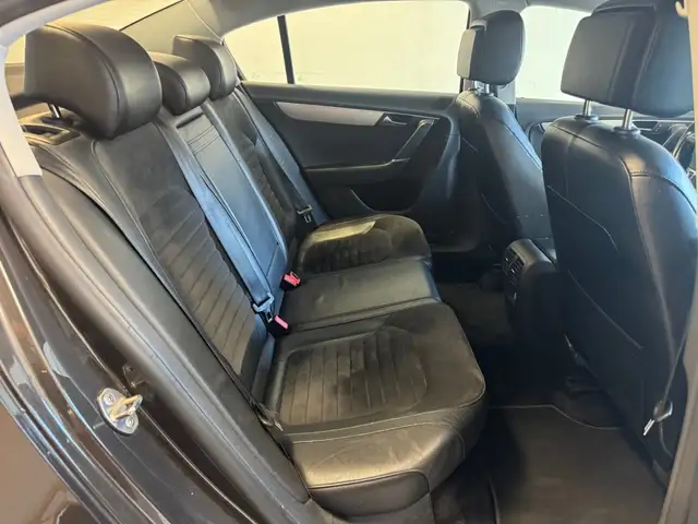 Volkswagen Passat view 13