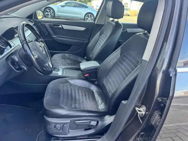 Volkswagen Passat view 12
