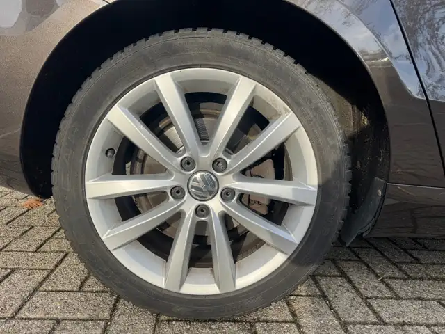 Volkswagen Passat view 25