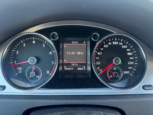 Volkswagen Passat view 17