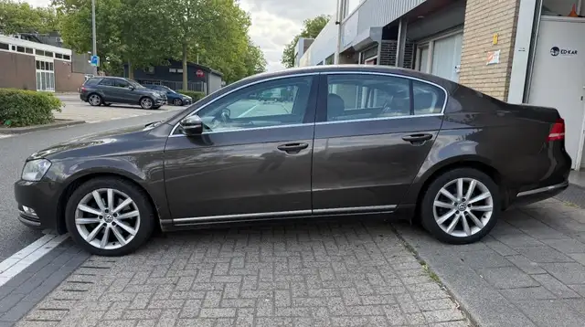 Volkswagen Passat view 22