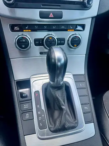 Volkswagen Passat view 20