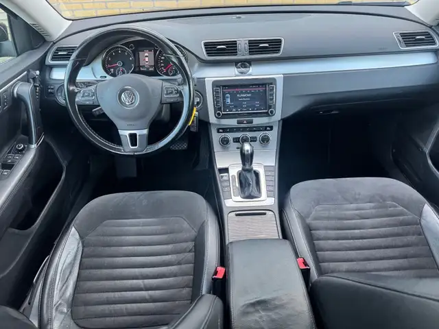 Volkswagen Passat view 10
