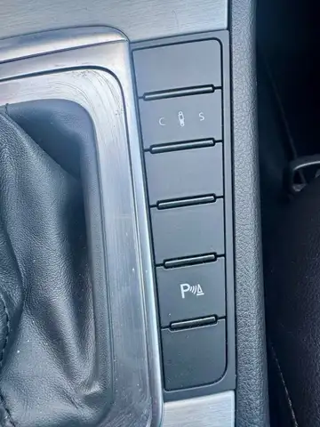 Volkswagen Passat view 24