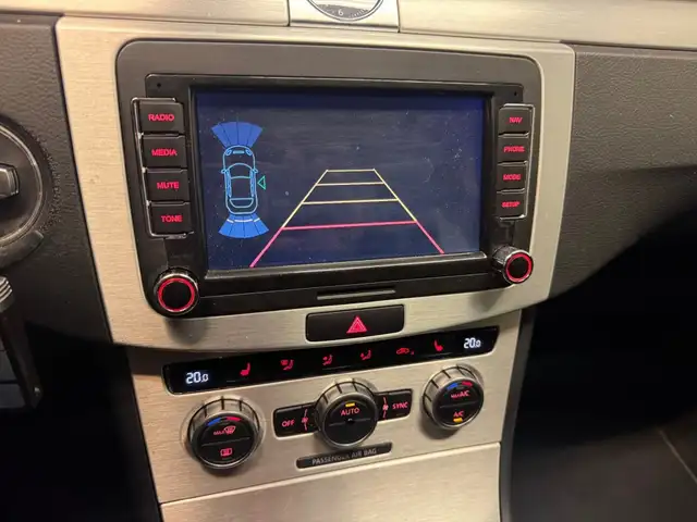 Volkswagen Passat view 16