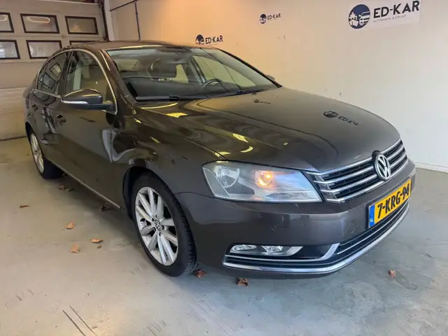 Volkswagen Passat view 6