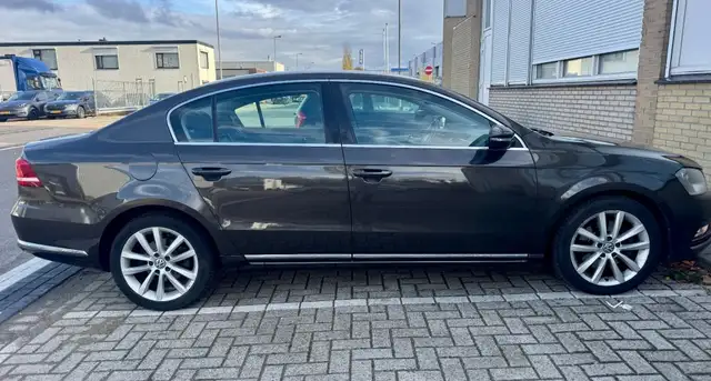 Volkswagen Passat view 21