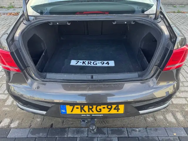 Volkswagen Passat view 23