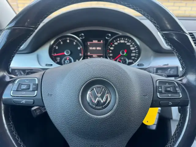 Volkswagen Passat view 15