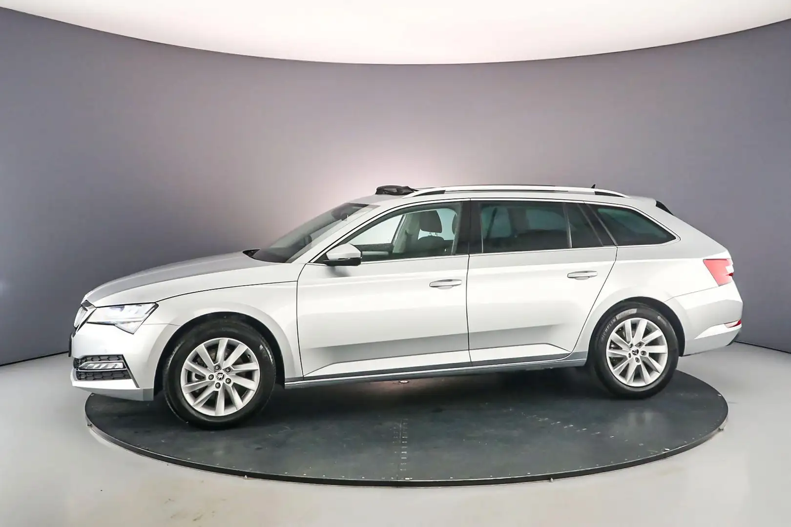 Skoda Superb Combi Business Edition Plus 1.4 TSI PHEV 218pk DSG Grijs - 2