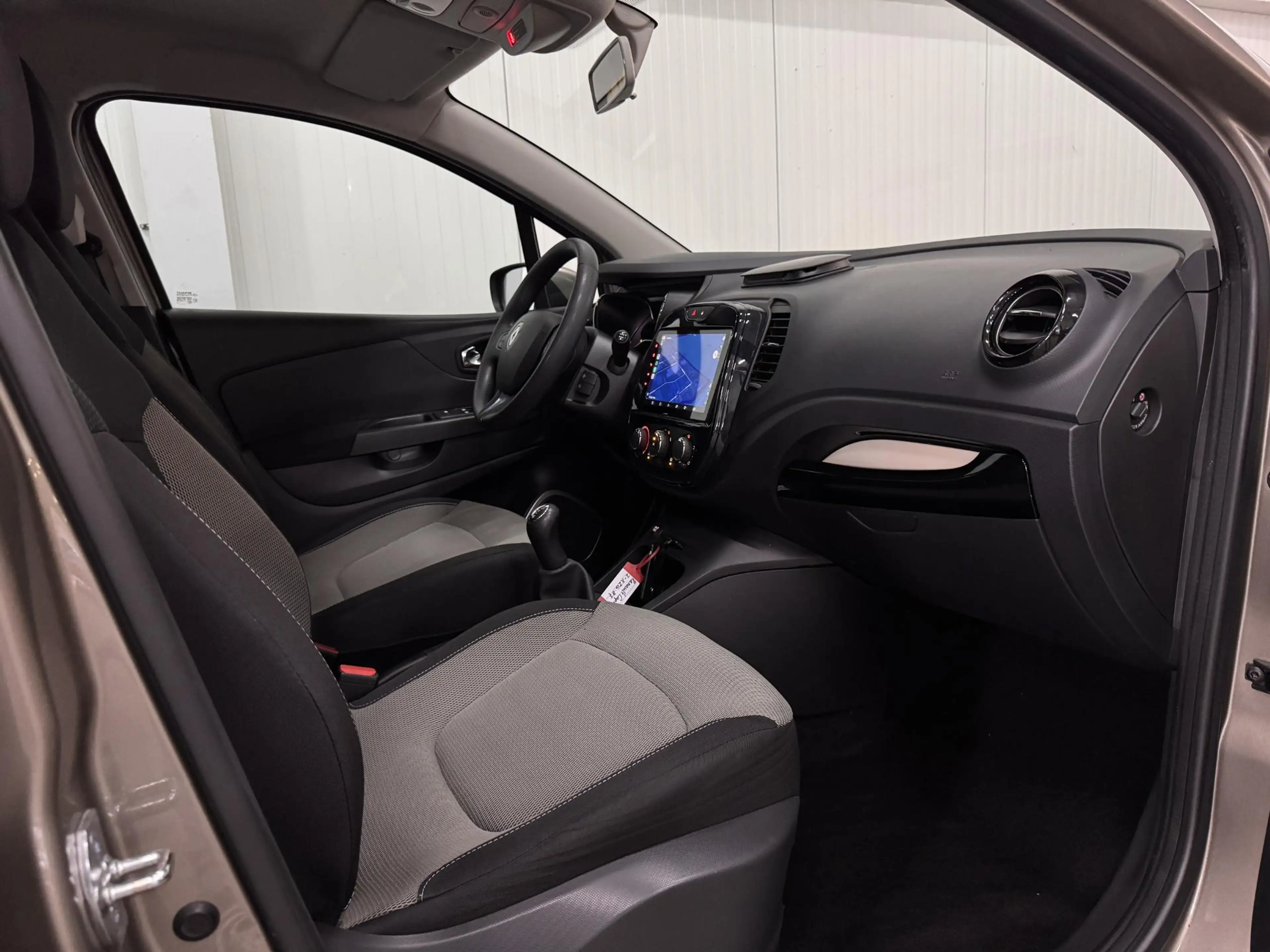 Renault Captur 0.9 TCe Expression KEY-LESS NAVI CARPLAY TREKHAAK — photo 12