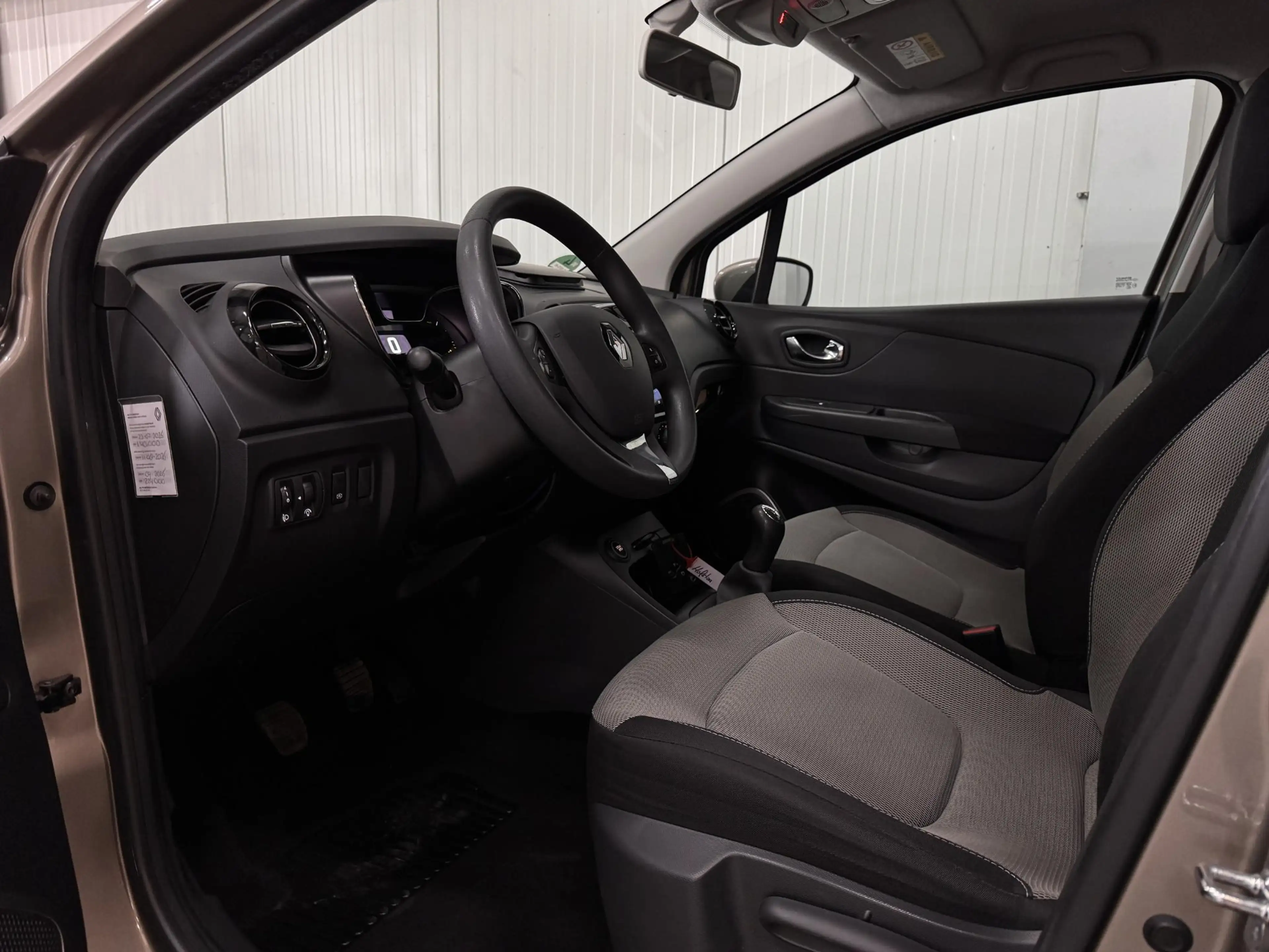 Renault Captur 0.9 TCe Expression KEY-LESS NAVI CARPLAY TREKHAAK — photo 6