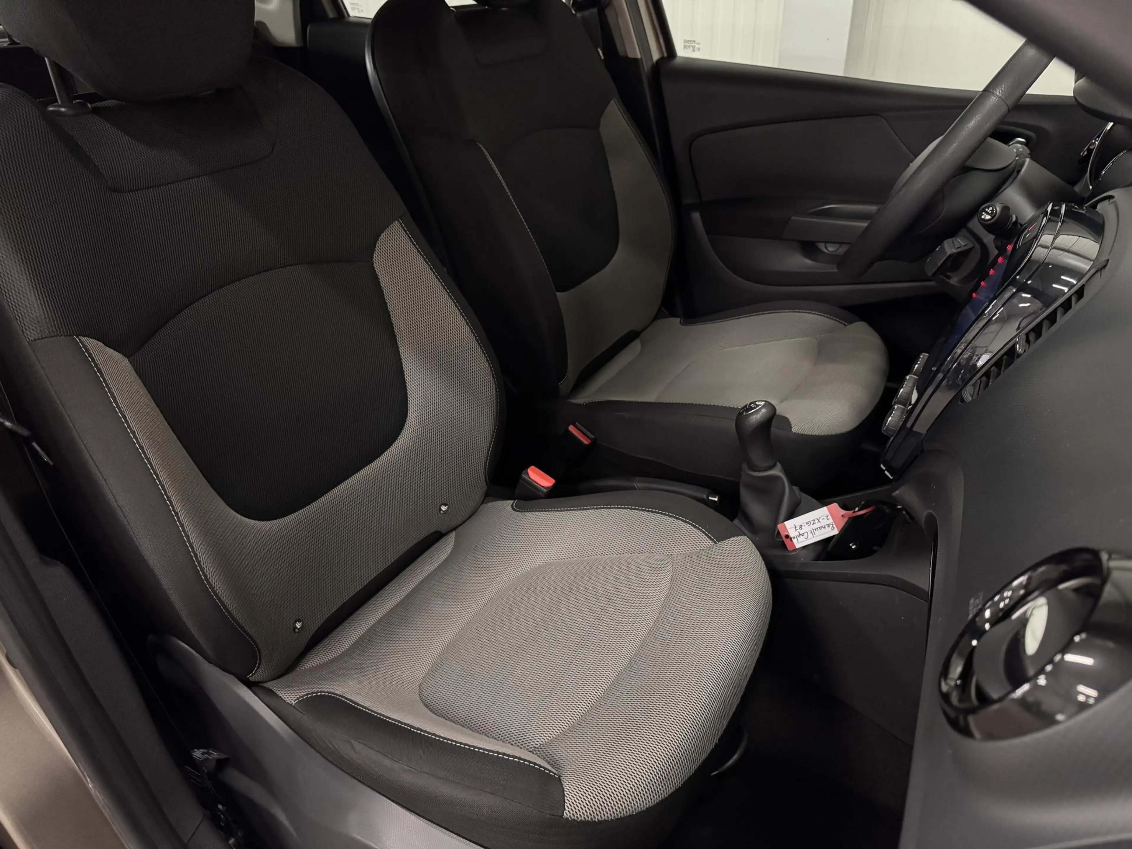 Renault Captur 0.9 TCe Expression KEY-LESS NAVI CARPLAY TREKHAAK — photo 13