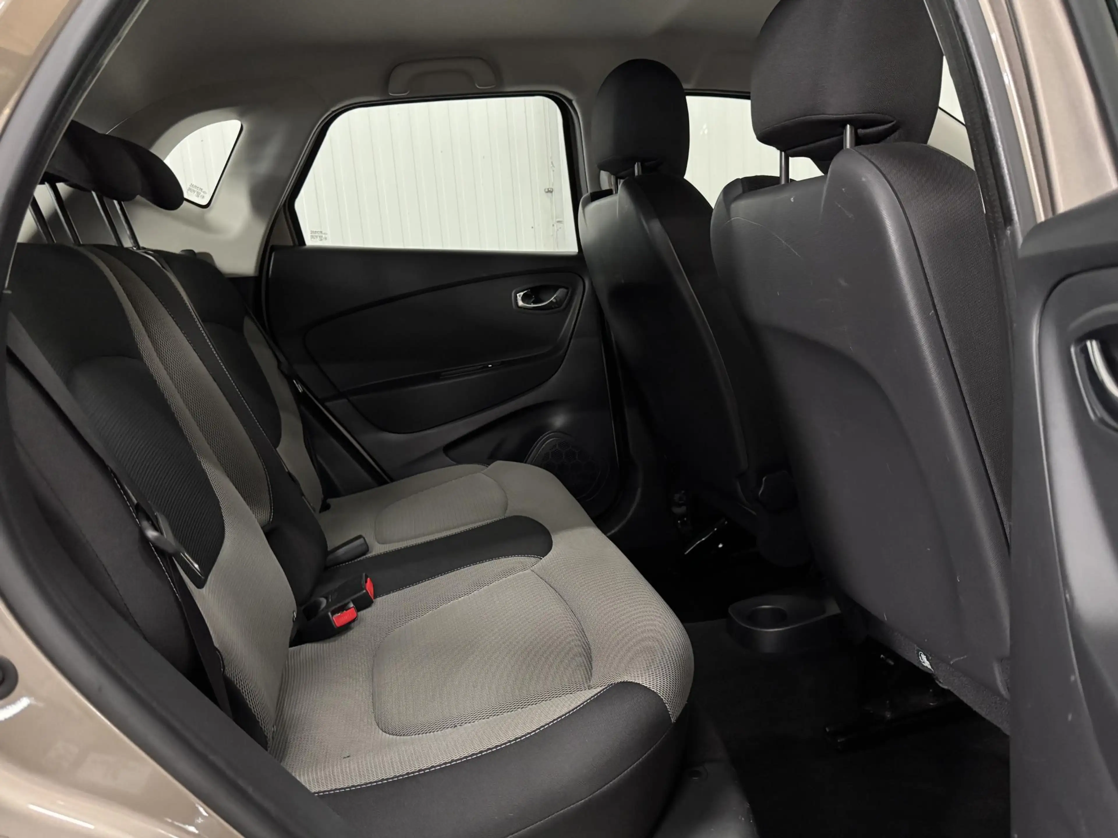 Renault Captur 0.9 TCe Expression KEY-LESS NAVI CARPLAY TREKHAAK — photo 14