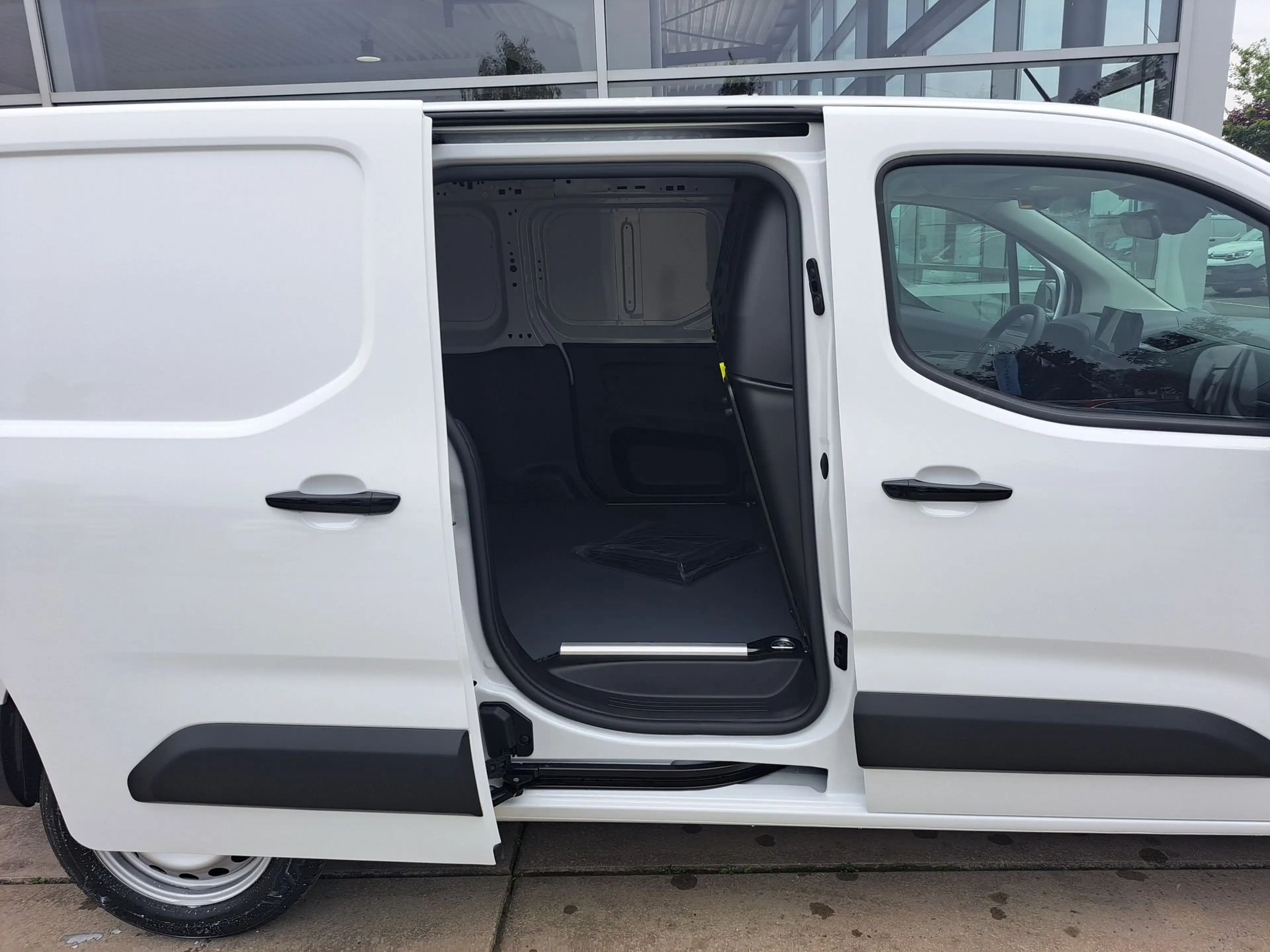 Citroen Berlingo XL Heavy 1.5 BlueHDi 130 S&S EAT8 Club AUTOMAAT — photo 10