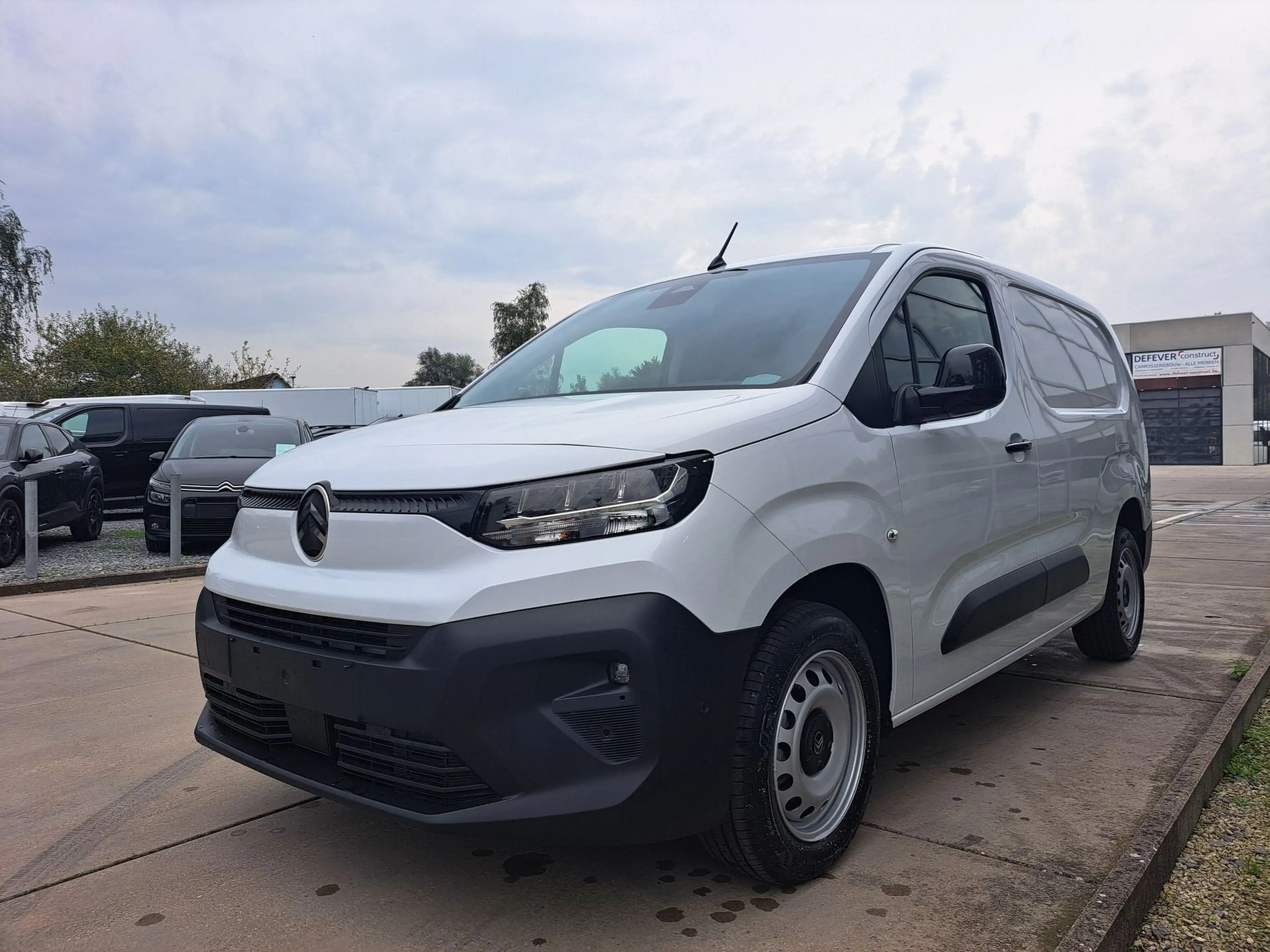 Citroen Berlingo XL Heavy 1.5 BlueHDi 130 S&S EAT8 Club AUTOMAAT — photo 3
