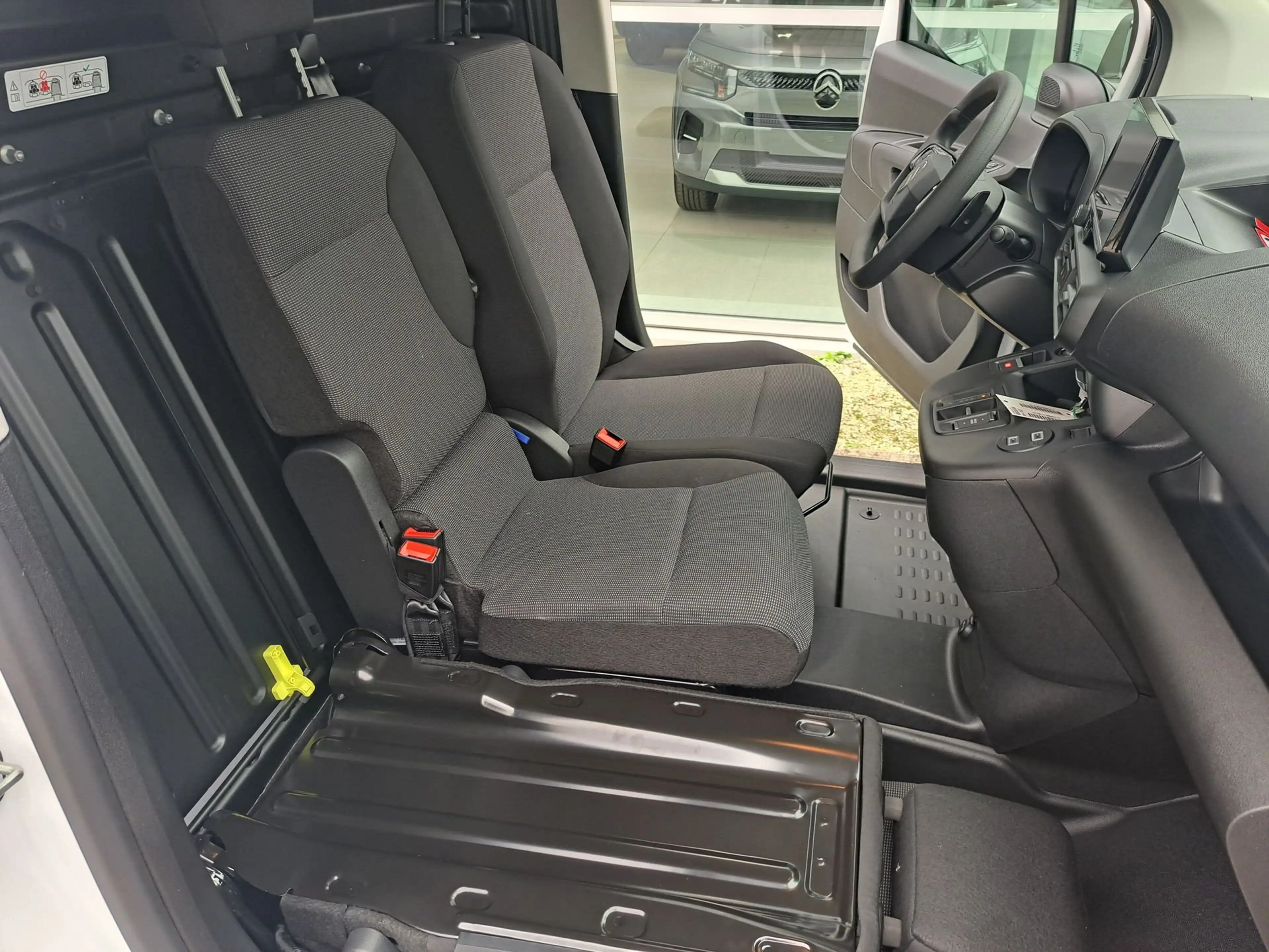 Citroen Berlingo XL Heavy 1.5 BlueHDi 130 S&S EAT8 Club AUTOMAAT — photo 13