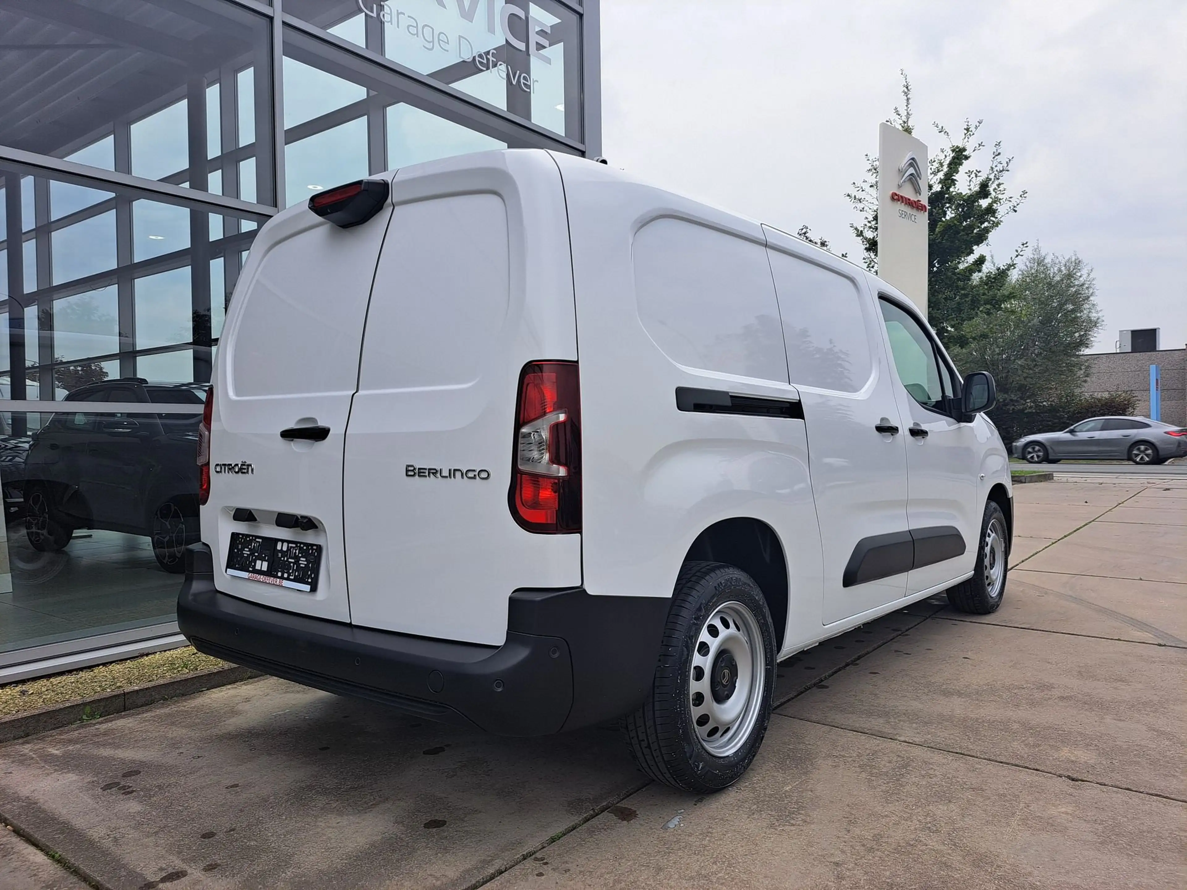 Citroen Berlingo XL Heavy 1.5 BlueHDi 130 S&S EAT8 Club AUTOMAAT — photo 6