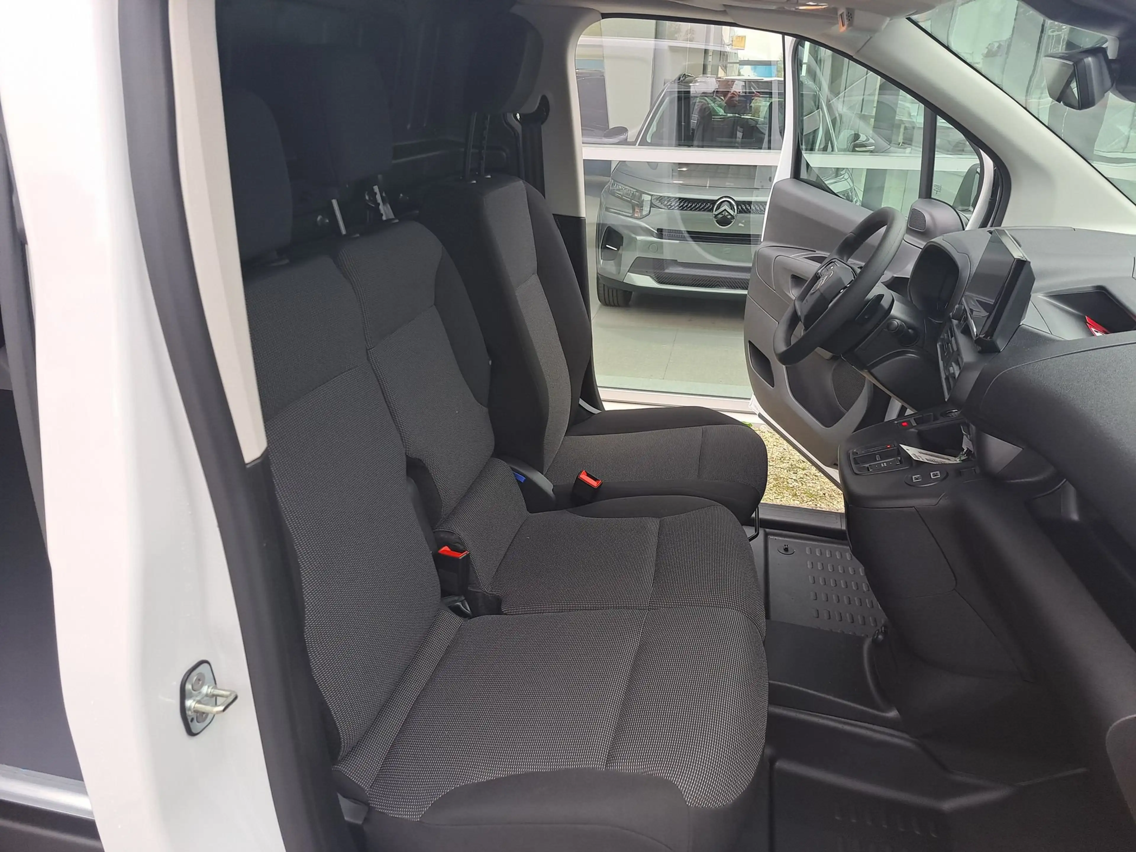 Citroen Berlingo XL Heavy 1.5 BlueHDi 130 S&S EAT8 Club AUTOMAAT — photo 14