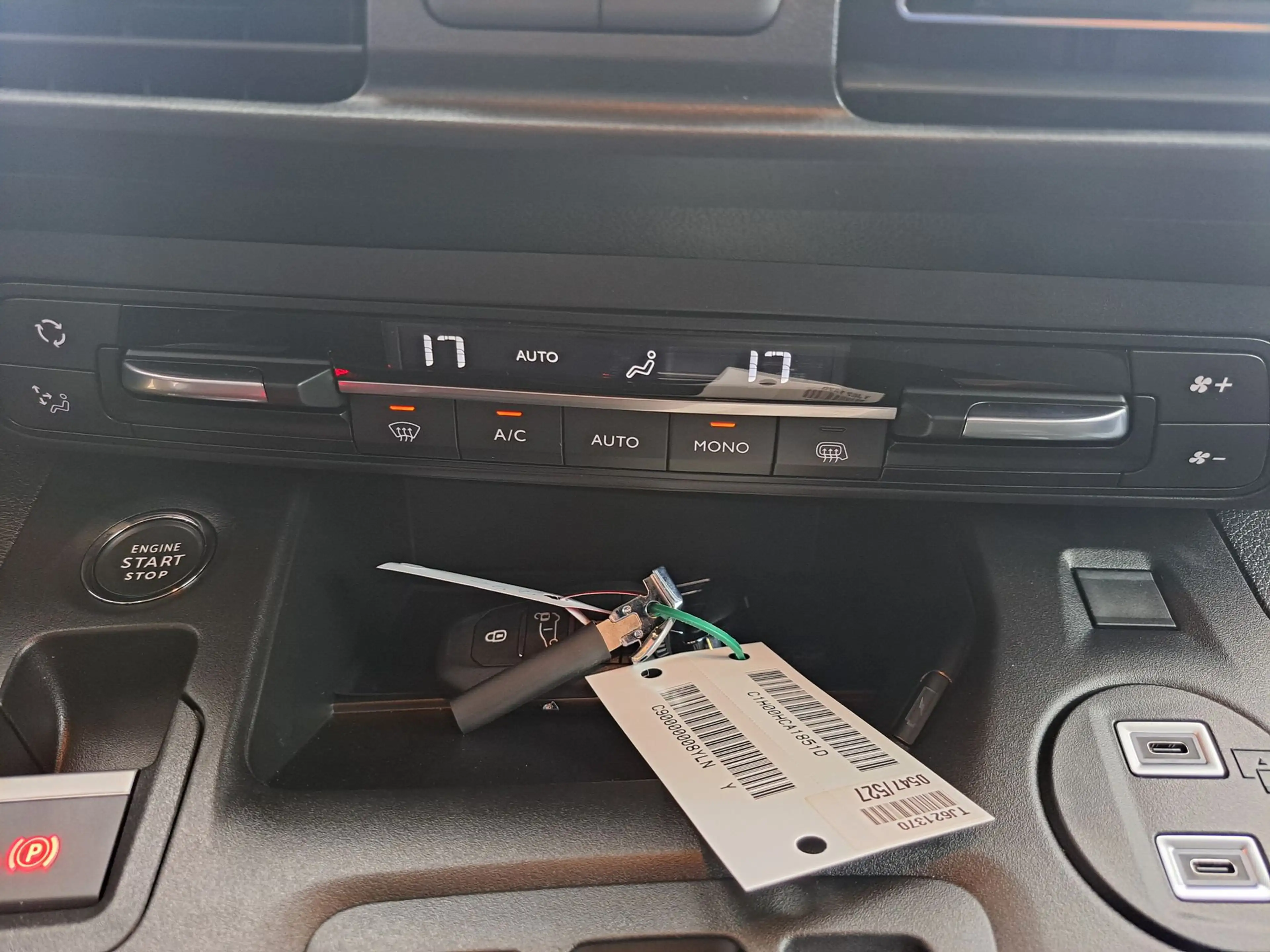 Citroen Berlingo XL Heavy 1.5 BlueHDi 130 S&S EAT8 Club AUTOMAAT — photo 26