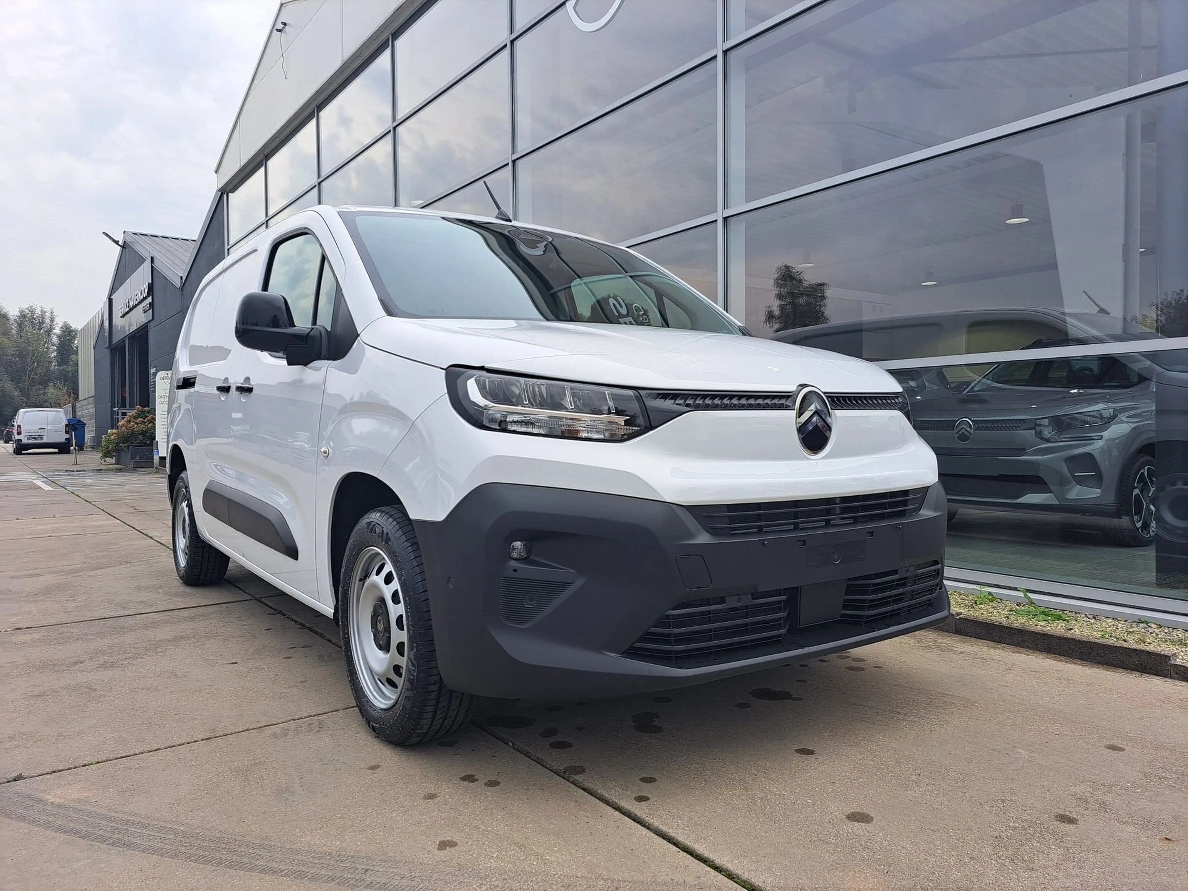 Citroen Berlingo XL Heavy 1.5 BlueHDi 130 S&S EAT8 Club AUTOMAAT — photo 2