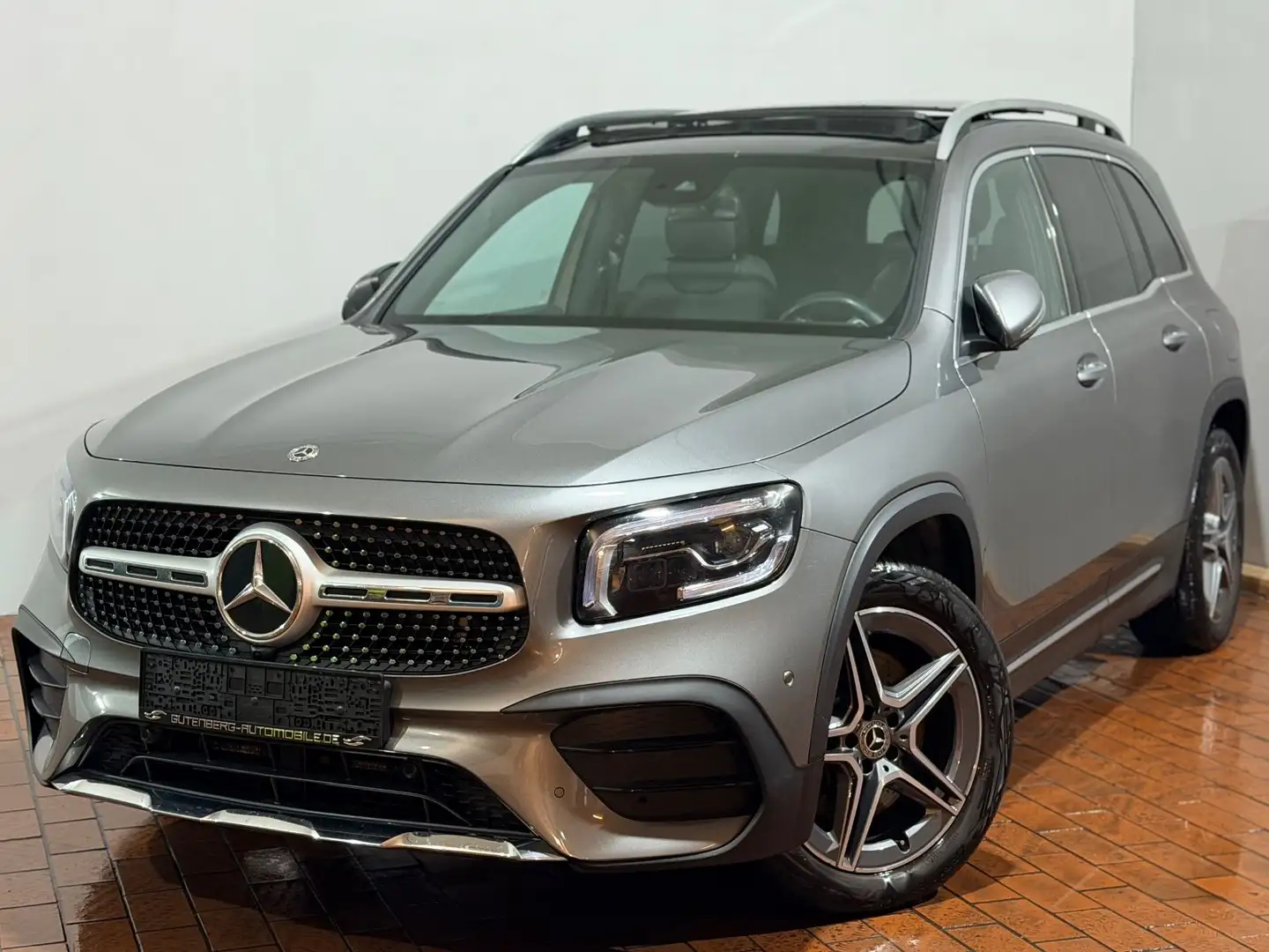 Mercedes-Benz GLB 250 4Matic AMG 7-Sitzer Pano Memory Keyless Gris - 1