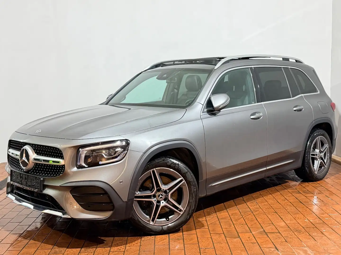 Mercedes-Benz GLB 250 4Matic AMG 7-Sitzer Pano Memory Keyless Gris - 2