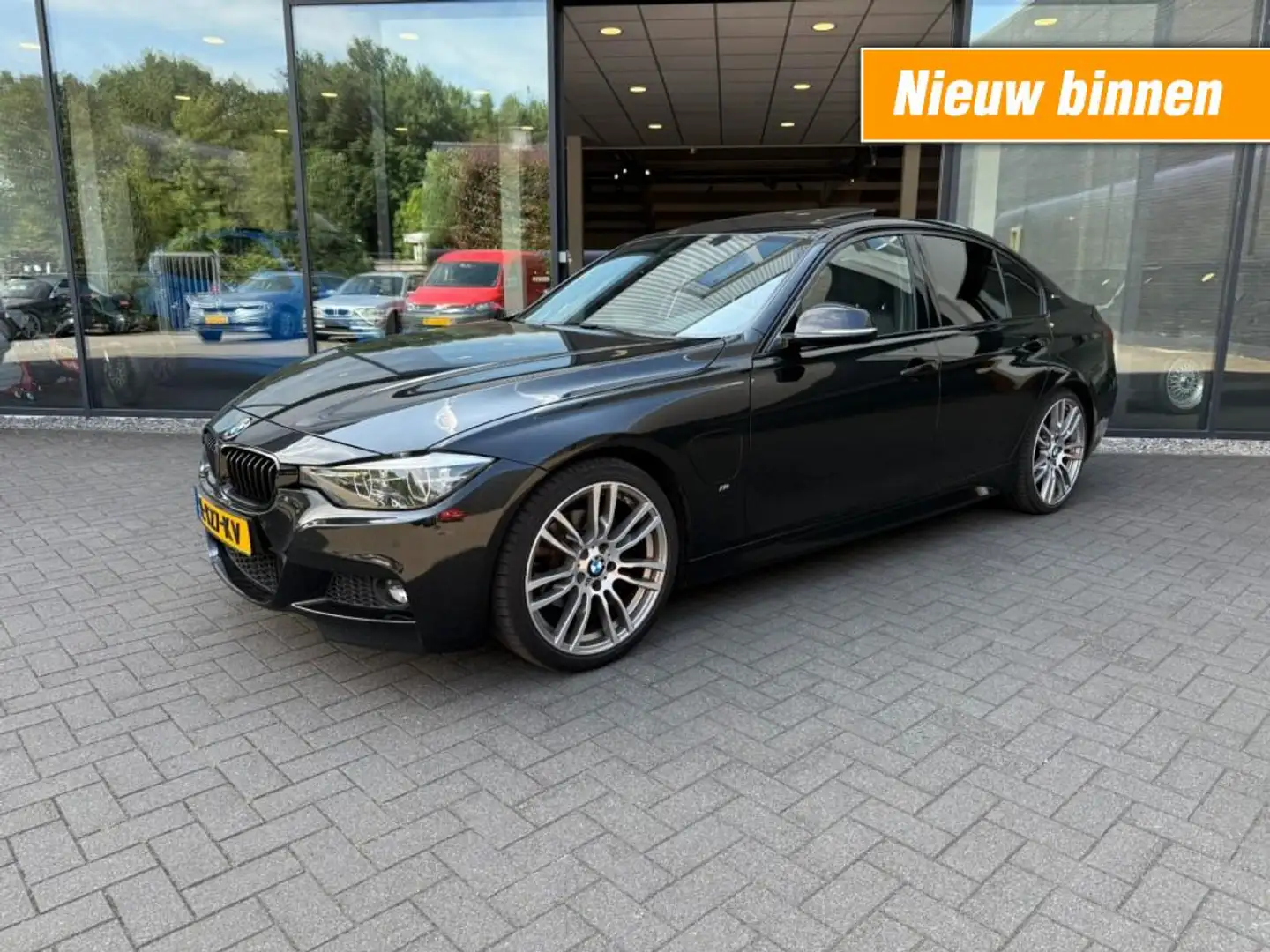 BMW 330 330e M-Sport,Schuifdak,Leer,LED,Lane Ass.,NaviPro, Zwart - 1