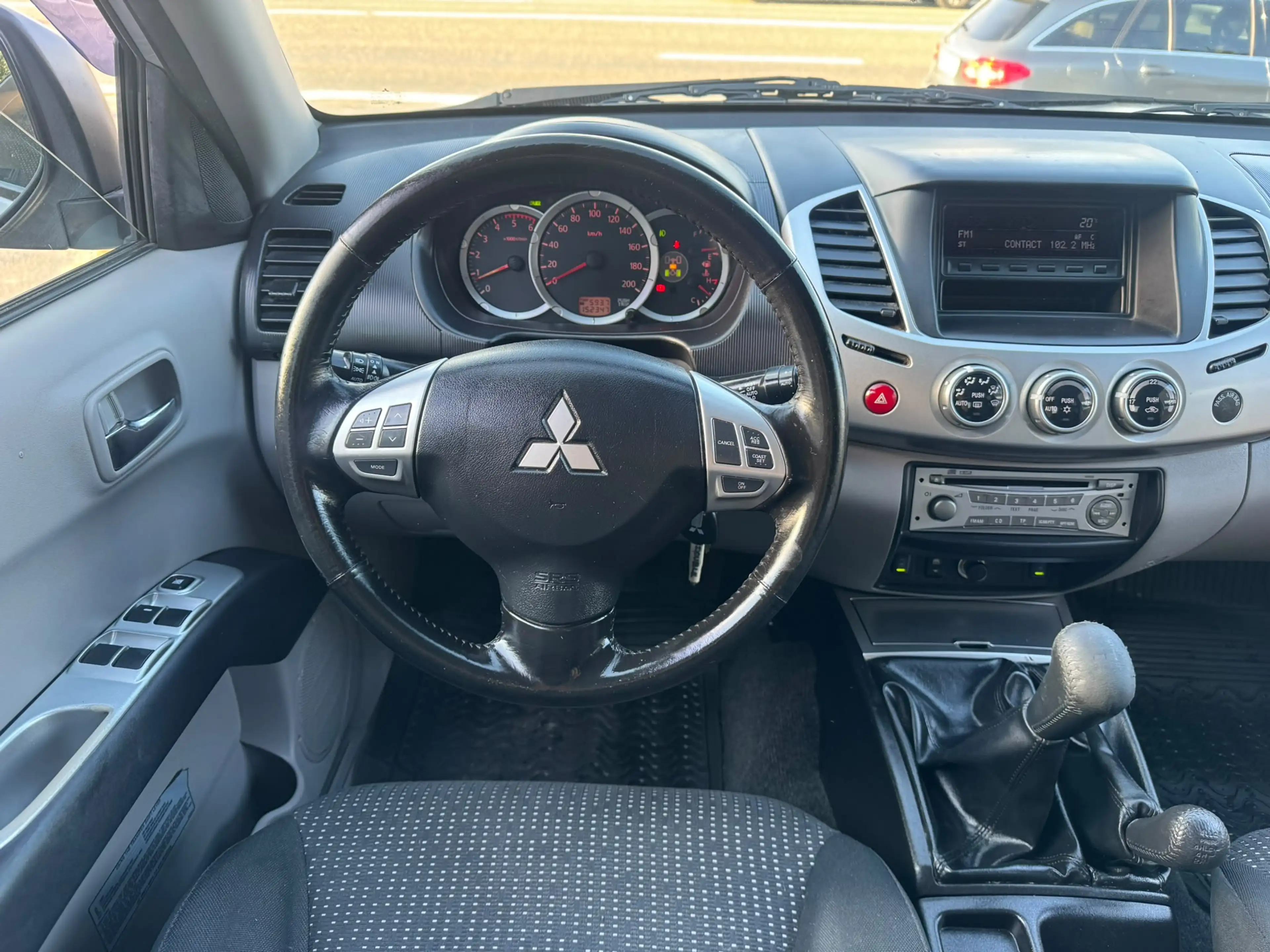 Mitsubishi L200 2.5 DI-D 4WD Intense — photo 14