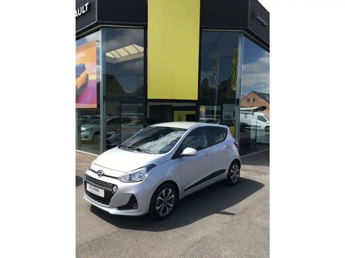 Hyundai i10 Luxury Launch Edition Gris - 1