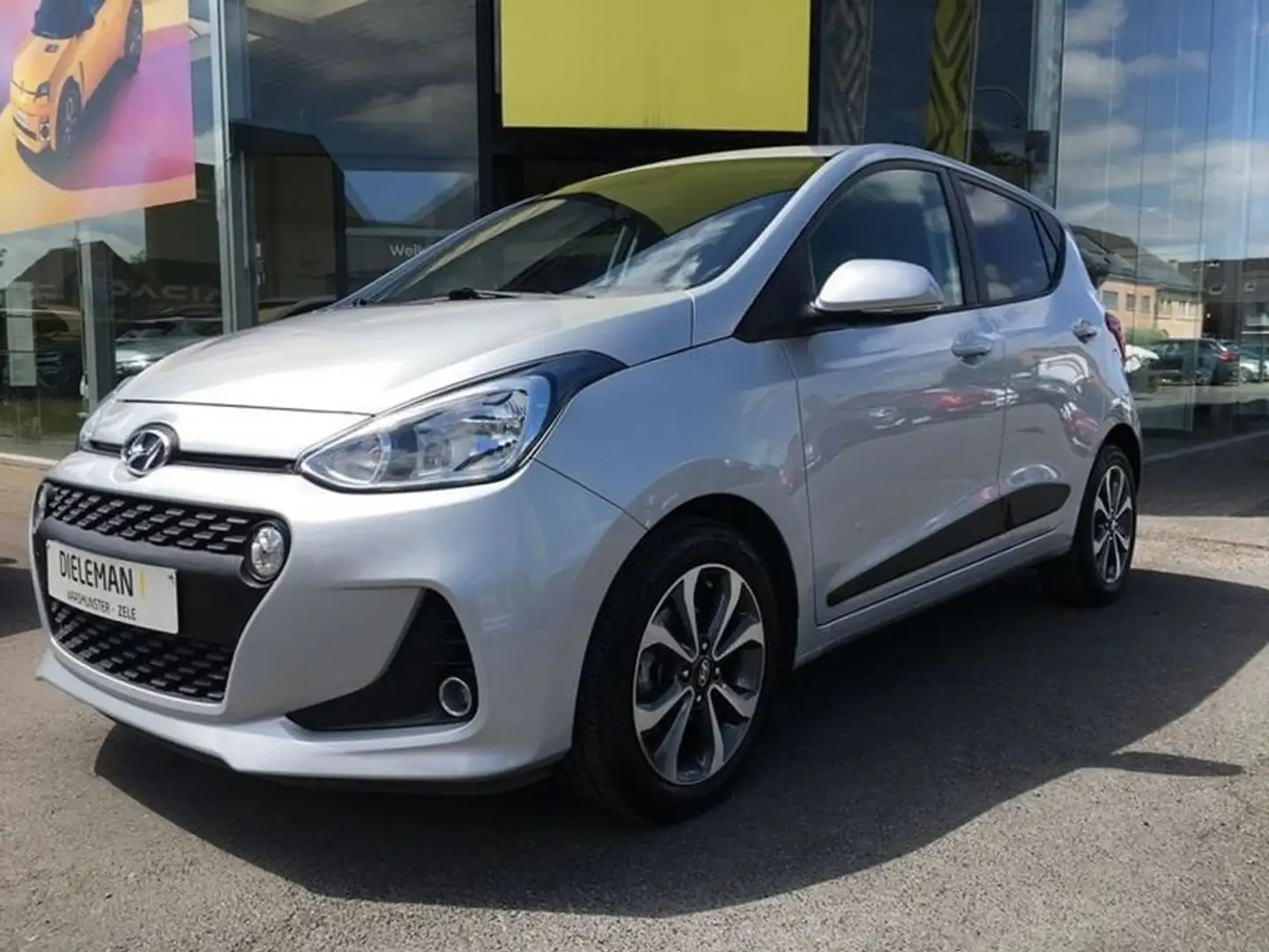 Hyundai i10 Luxury Launch Edition Gris - 2